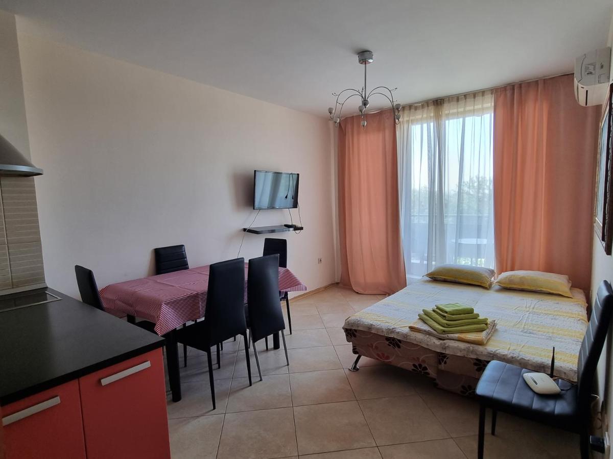 Fantasy Apartments Saint Constantine And Helena Resort Aziz Konstantin ve Elena Dış mekan fotoğraf